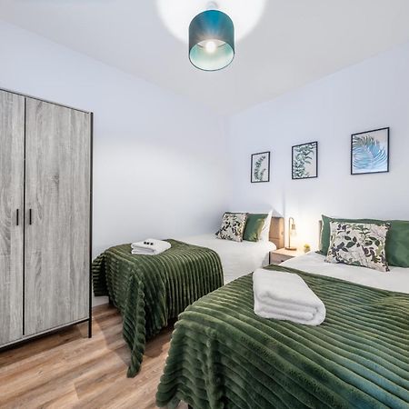 Potters Bar - Free Parking - Private Bathroom - Netflix - 4 Mins Walk To Station - 20 Mins Direct Trains To London Exterior photo