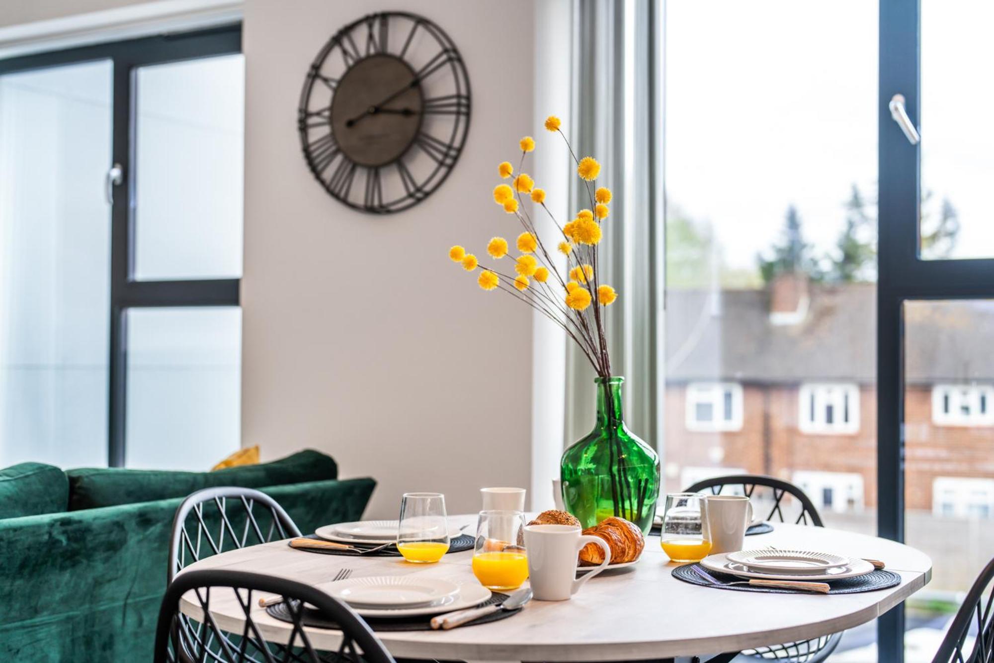 Potters Bar - Free Parking - Private Bathroom - Netflix - 4 Mins Walk To Station - 20 Mins Direct Trains To London Exterior photo
